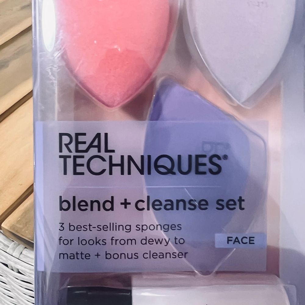 Real Techniques Sponge Trio with Cleanser